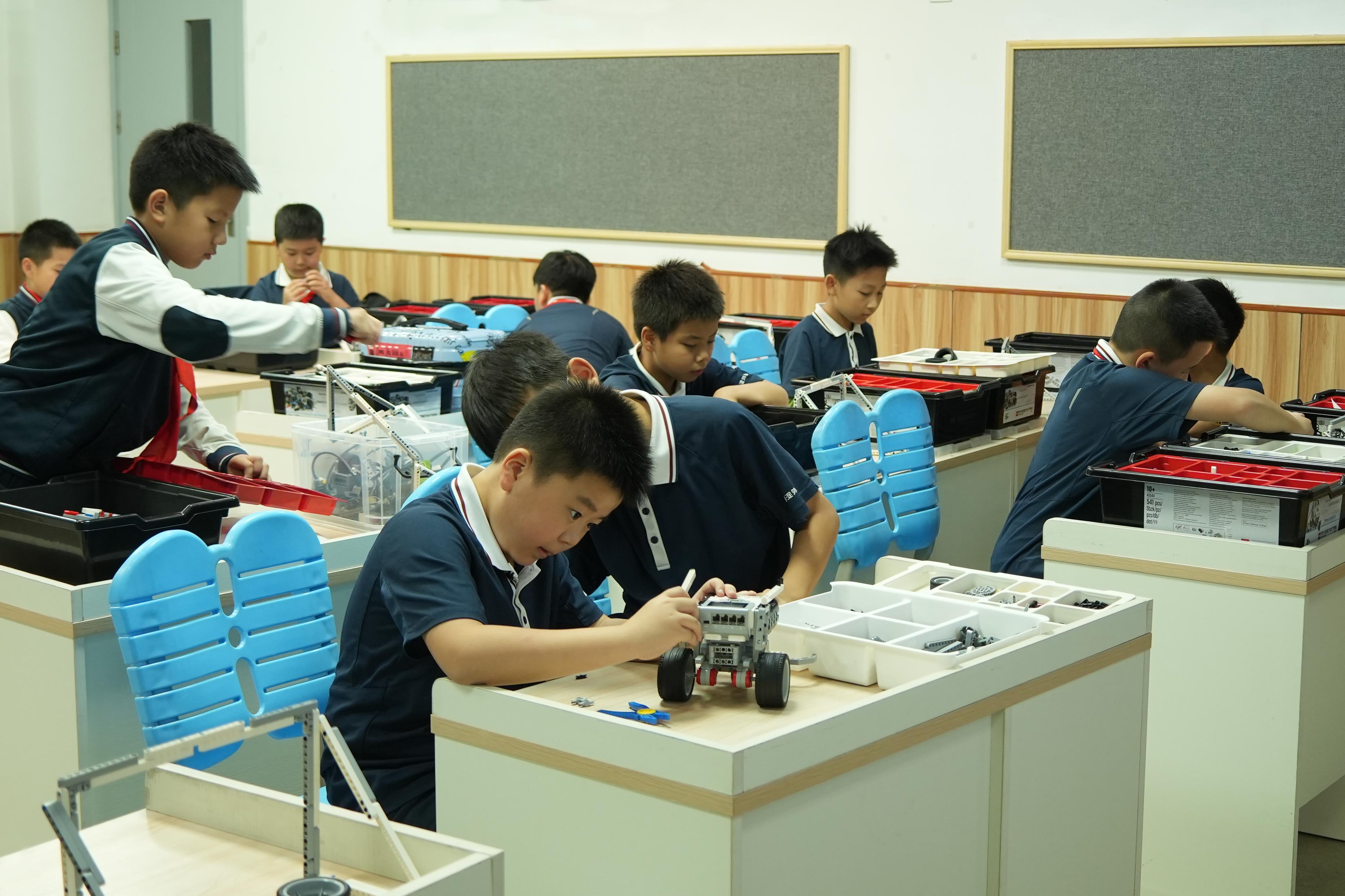 一文看懂丨编程、机甲、机器人、STEAM课…小学科技课如何选？