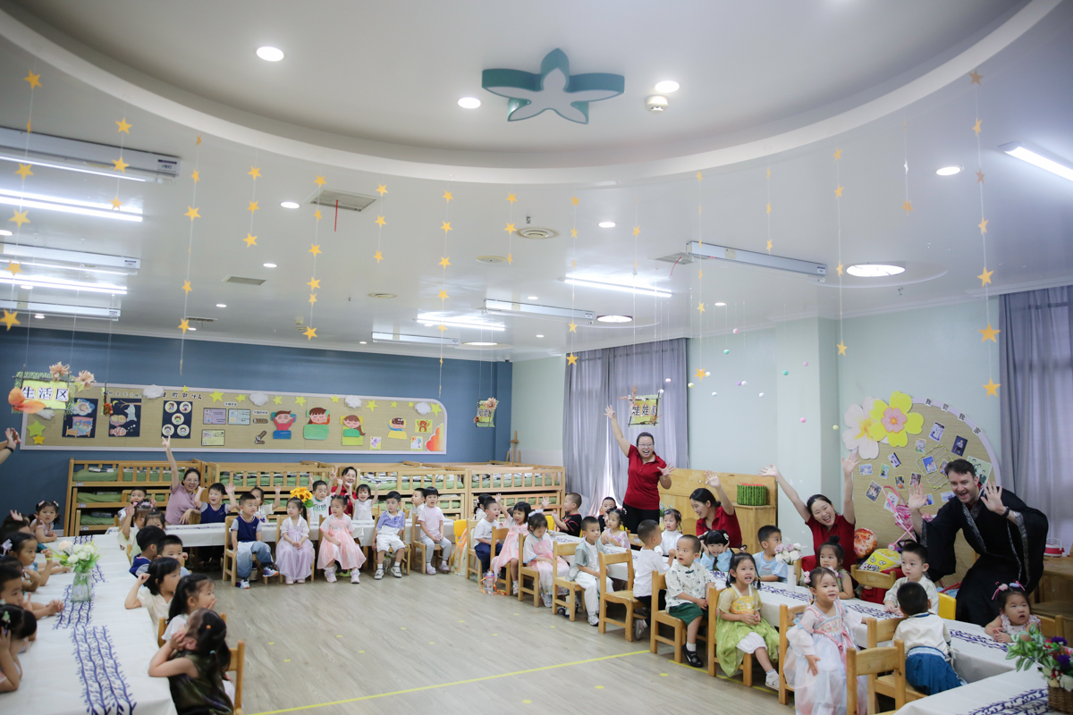 中秋佳节丨赏花灯、猜灯谜、茶话会,“海外”娃有自己的庆祝方式… 中秋佳节丨赏花灯、猜灯谜、茶话会,“海外”娃有自己的庆祝方式…
