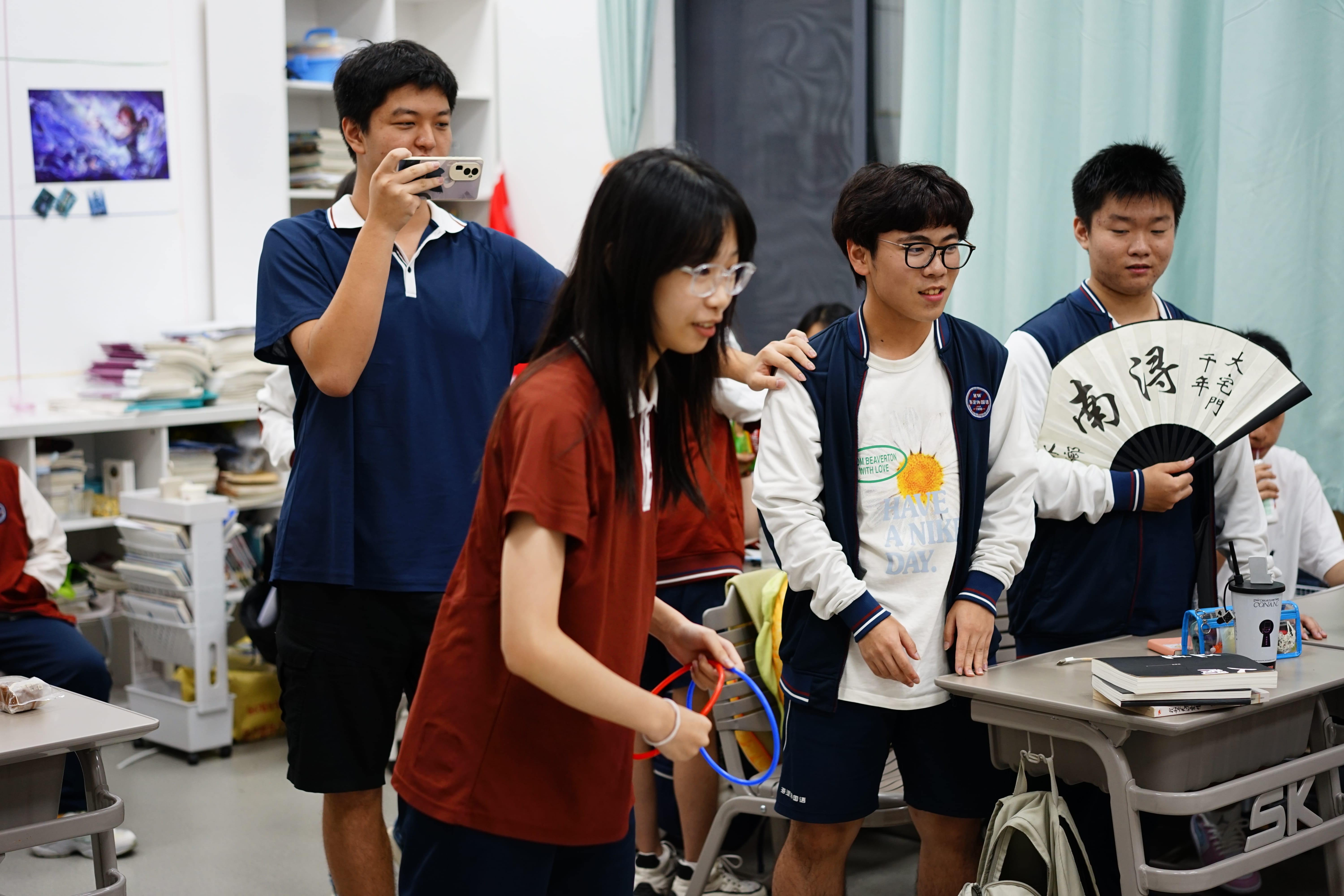 中秋佳节丨赏花灯、猜灯谜、茶话会,“海外”娃有自己的庆祝方式… 中秋佳节丨赏花灯、猜灯谜、茶话会,“海外”娃有自己的庆祝方式…