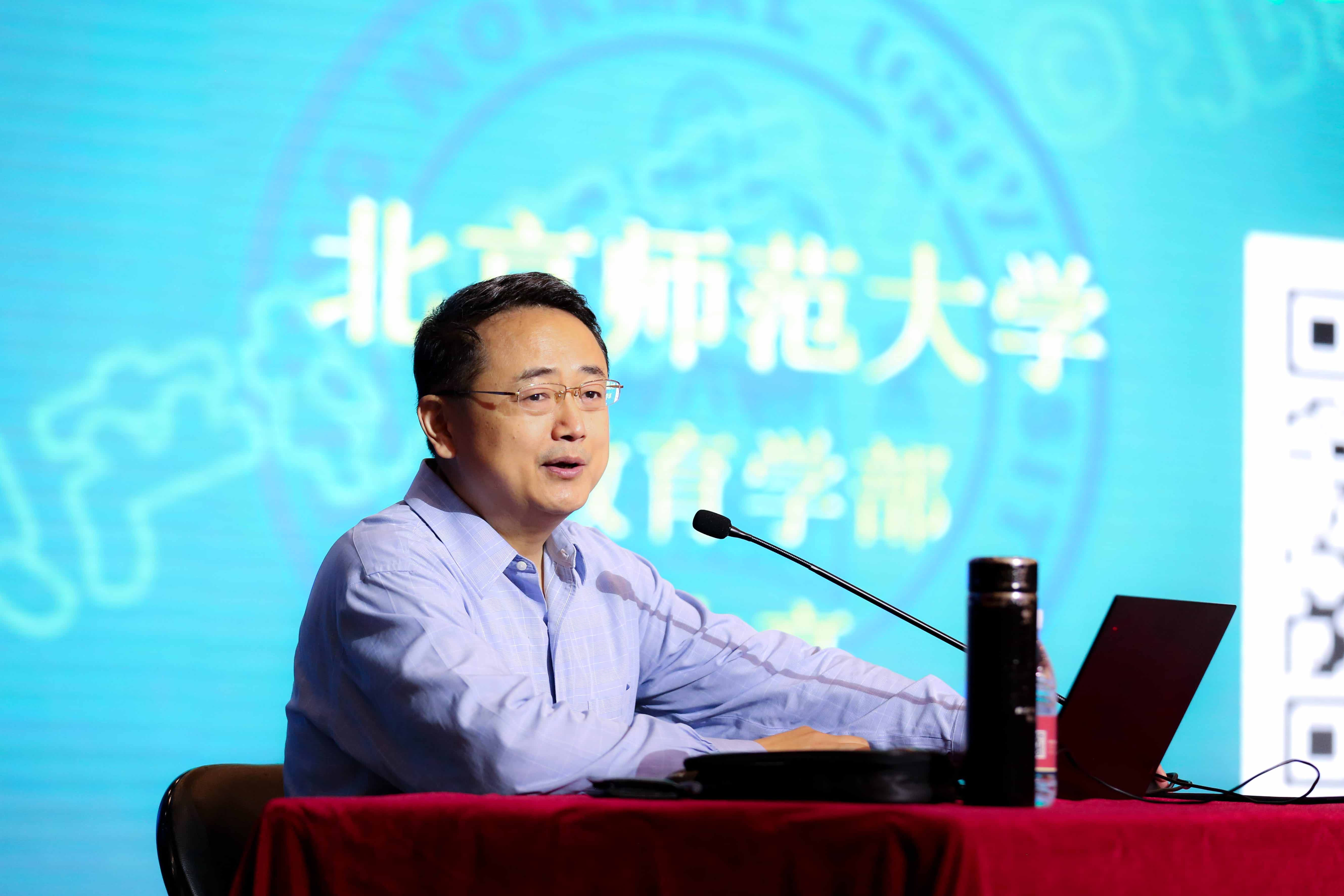 2024武汉首届幼儿教育创新发展论坛在我校圆满举行 6钱志亮.jpg