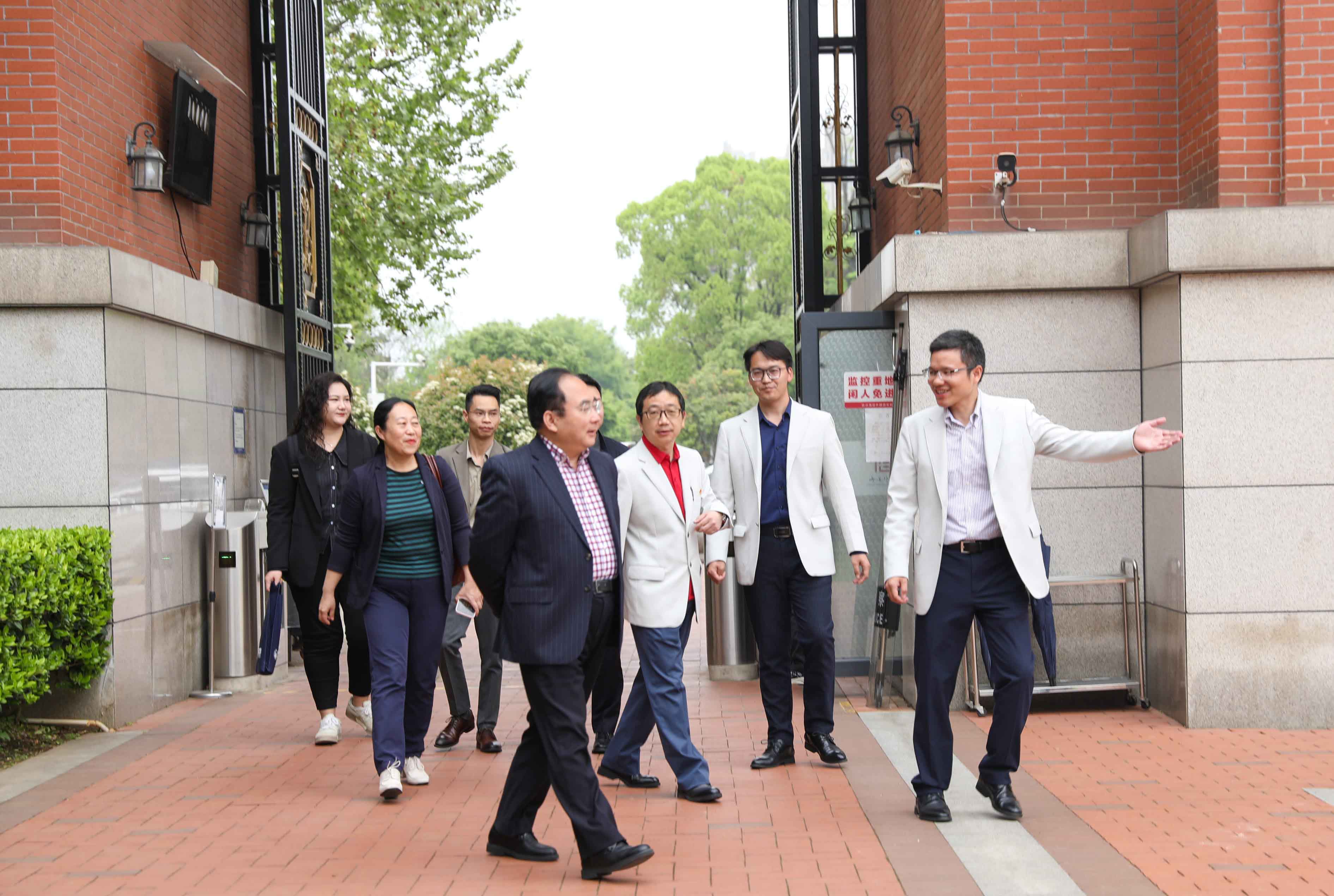 中国教育学会国际教育分会领导莅临我校进行交流调研 w12.jpeg