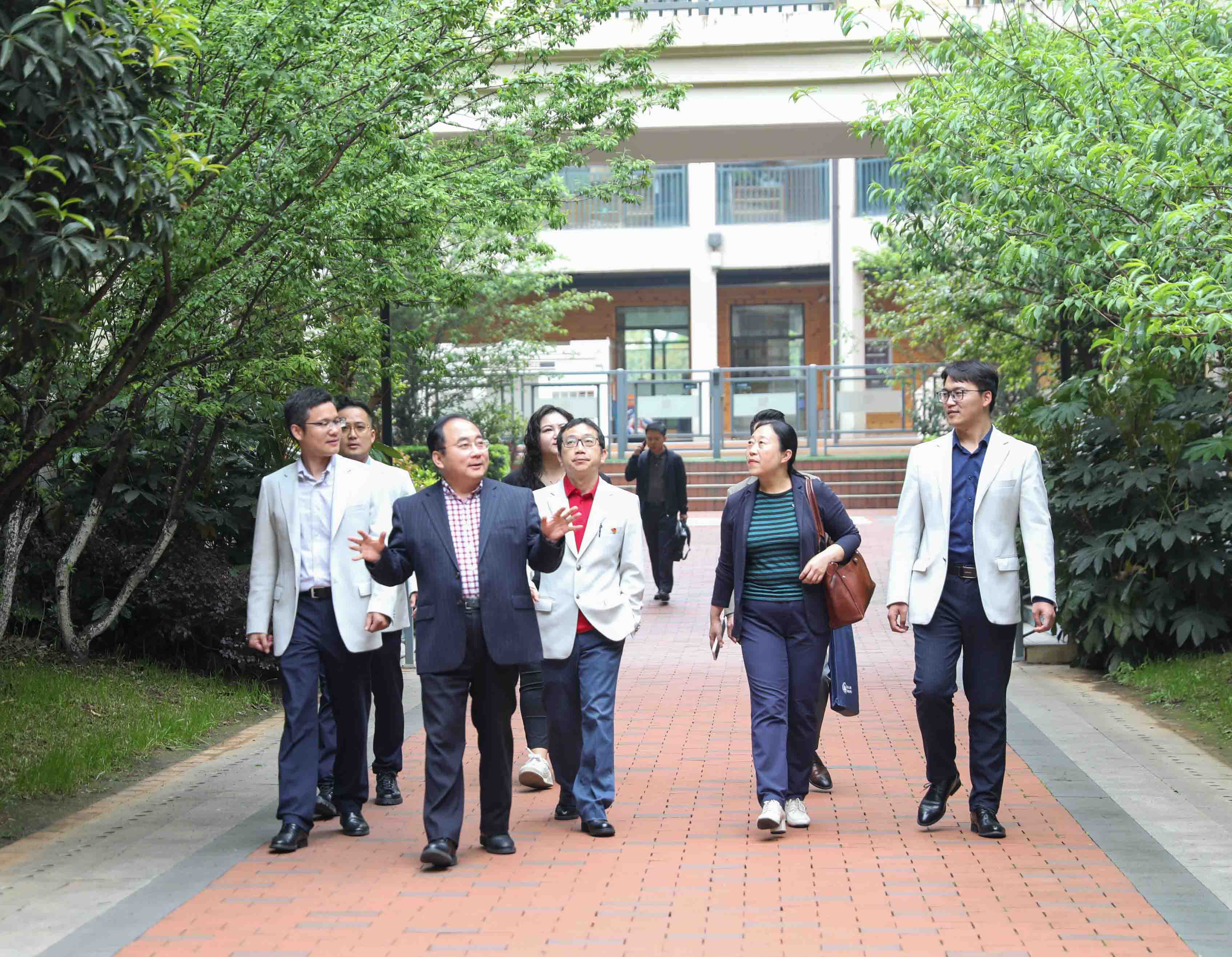 中国教育学会国际教育分会领导莅临我校进行交流调研 w14.jpeg