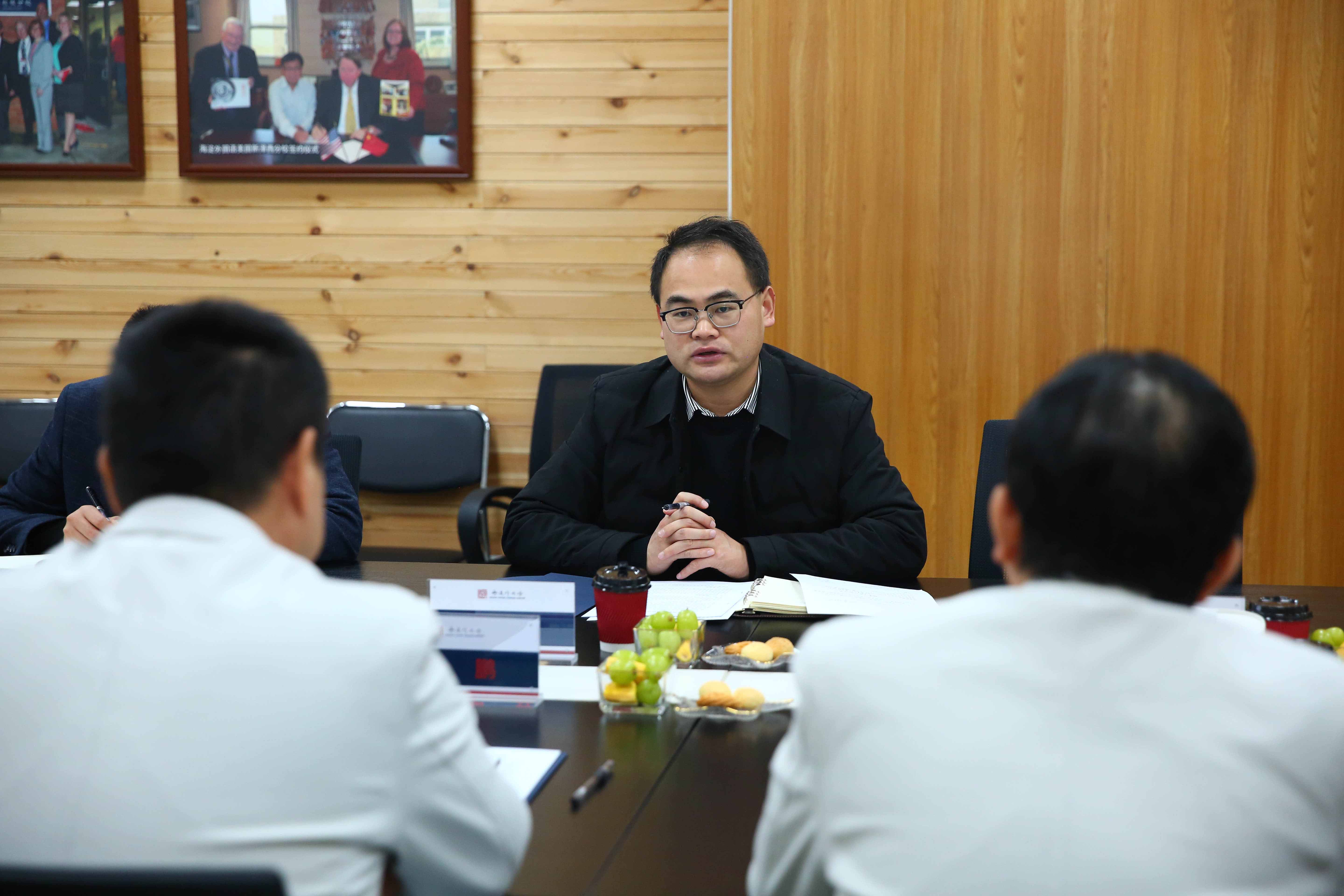 武汉市民办中小学幼儿园协会领导莅临我校进行交流指导 3.jpg